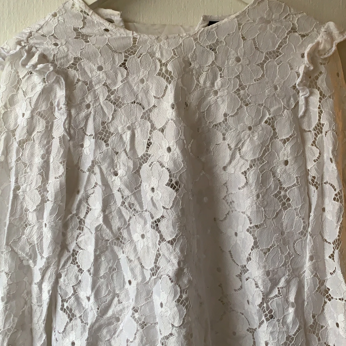 Vit spetsig tröja - 90