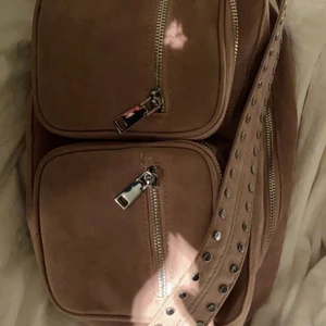 Noella väska  - Rosa noella väskan största storleken,säljer då den aldrig kommer till användning 💕 väldigt fin och man får plats med det mesta i den! 270kr+ frakt