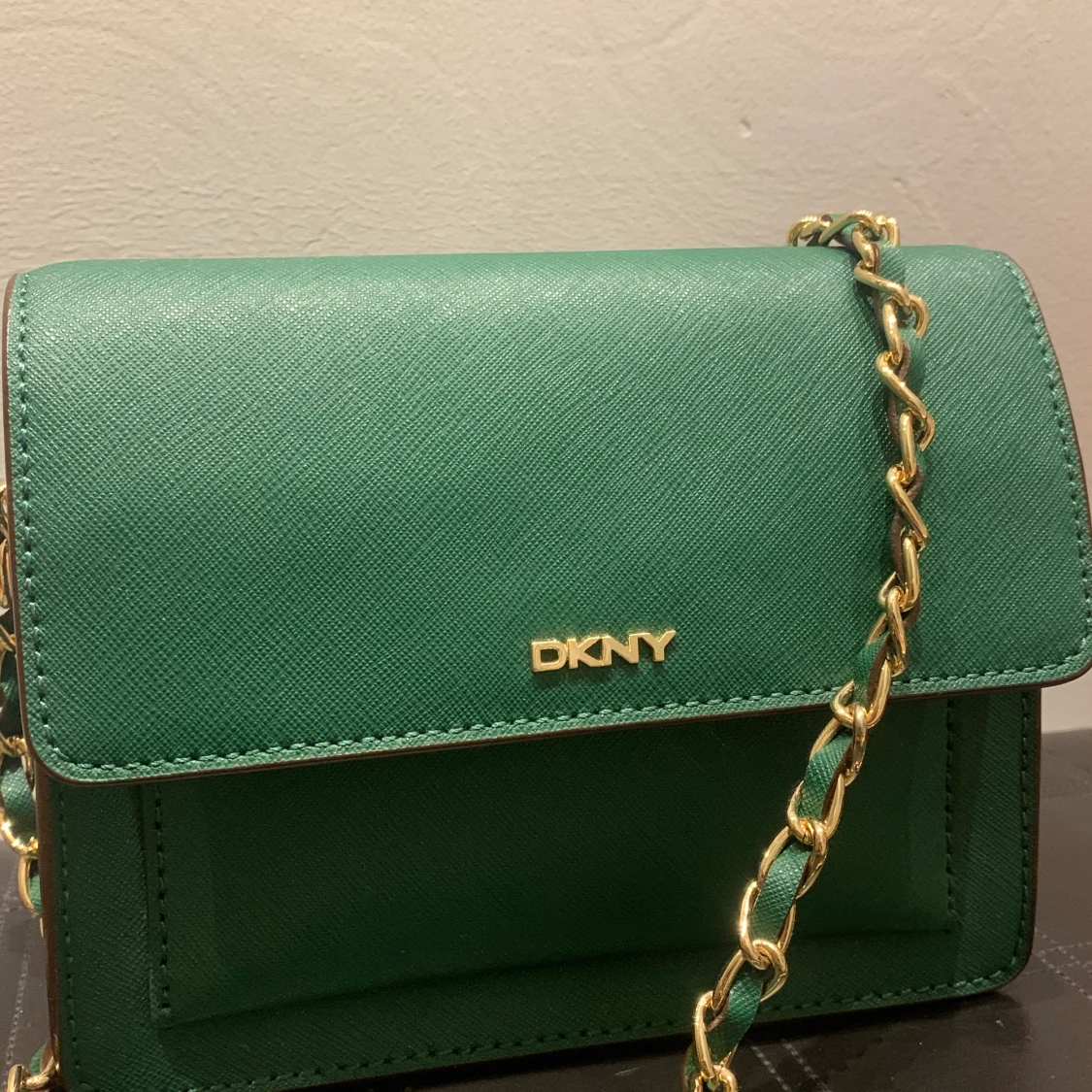 DKNY VÄSKA