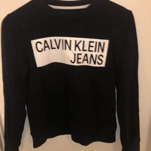Svart sweatshirt från Calvin Klein