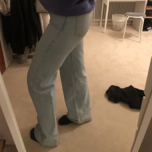 wide leg jeans  - Junkyards wide leg jeans, i färg Miami blue. Så fina och i bra skick❤️❤️ köptes för 499kr 