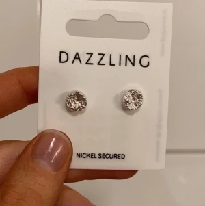 Oanvända öronhängen - Oanvända öronhängen 🤍 Nickelsäkra!