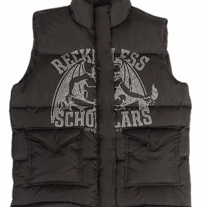 Reckless scholar vest - Superfin reckless scholars väst som inte kommer till använding längre. Start bud 1500kr. Buda med minst 10kr