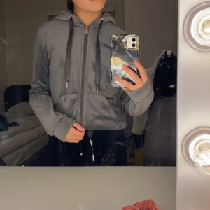 Kofta - Denna koftan är från ginatricot och är i bra sick. Storleken är xxs.