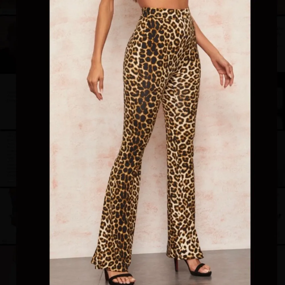 Fina Leopard byxor. Bra skick kommer dock inte till användning. Jeans & Byxor.