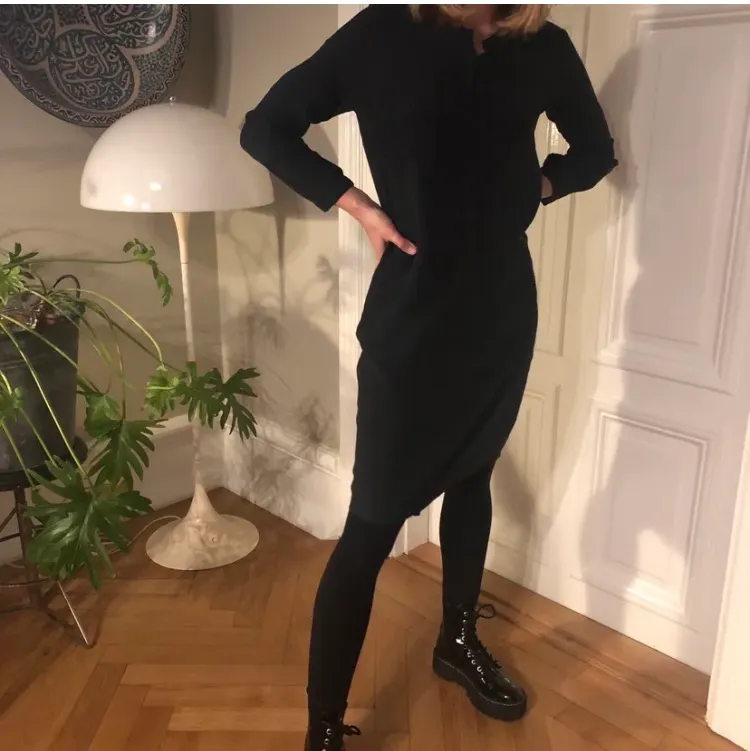 Fin Humanoid klänning i storlek S! Skriv för mer info och bilder!🥰. Klänningar.