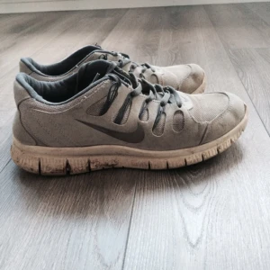  - Nike free run, kommer tvätta de innan jag skickar de🎀 priset kan diskuteras!!