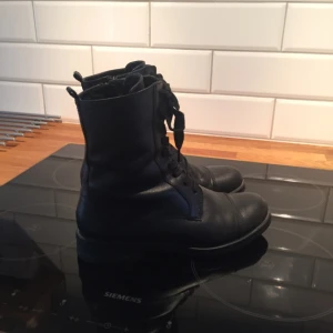  - Skinnboots från Vagabond, finfint skick. Föredrar avhämtning men kan även frakta och då står du för frakten (65kr). 