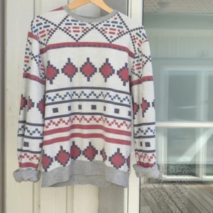  - Väldigt cool retrotröja! 

Kan mötas i Stockholm annars funkar frakt och har swish! 