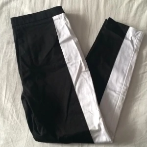  - Snygga ankellånga byxor från H&M köpta i Berlin. Aldrig använda 
