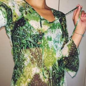  - Fin klänning med diamanter på!💎
Frakt 50kr.
Swish eller mötas upp i Strängnäs