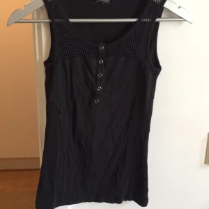  - Nät-linne, svart.