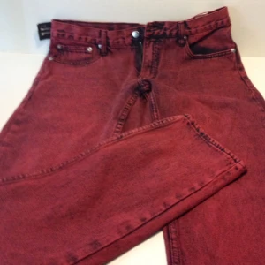  - HELT NYA stentvättade jeans från Cheap Monday. Strl 34-33. Hög midja och smala ben. 

Finns för hämtning i centrala Stockholm eller skickas per post för 49:-  