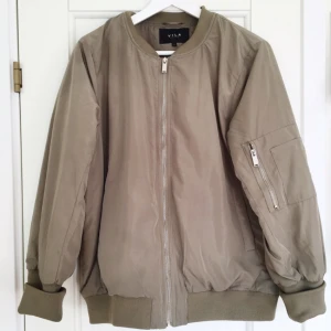  - Vila bomber. Säljs just nu i affärerna för 600:- 