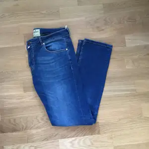Knappt använda Morris jeans i storlek 32/33 
