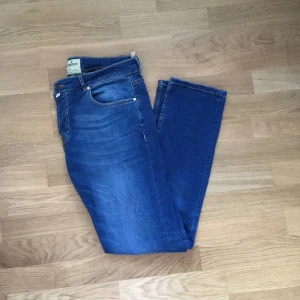  - Knappt använda Morris jeans i storlek 32/33 