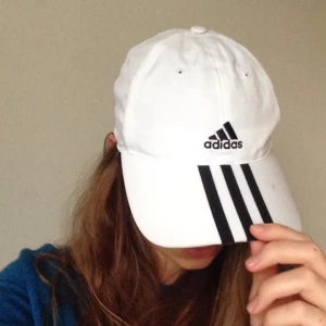  - Vit keps från Adidas