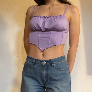 LAVENDEL MILKMAID TOPP - 💜Jättefin lavendellila milkmaid topp! Frakt ingår ej och swisha gärna för smidig affär 💕