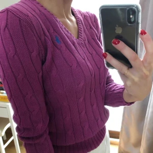 Rabelstickad Ralph Lauren - Denna kabelstickad är inprincip helt oanvänd. Så fin färg och passform. Storleken är Xs, jag är vanligtvis en S