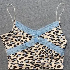 linne - aldrig använd då den inte passade mig! ser ut som på bilden, buda i komentarerna eller hör av er privat 😊 direkt köp vid 200kr😊