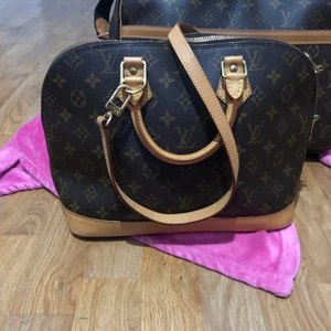  Äkta Louis vitton -  Original Lv with sling  No return No exchange
