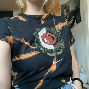Nike Manchester United T-shirt  - Tie Dyed vintage Nike T-shirt men Manchester United tryck! Gratis frakt inom Sverige 📦 