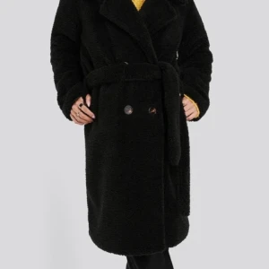 Belted long teddy coat  - Köpt i november använd 1 gång. Storlek 36. Nypris 729 SEK 