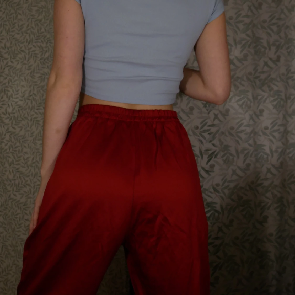 Röda kostymbyxor ish - 90