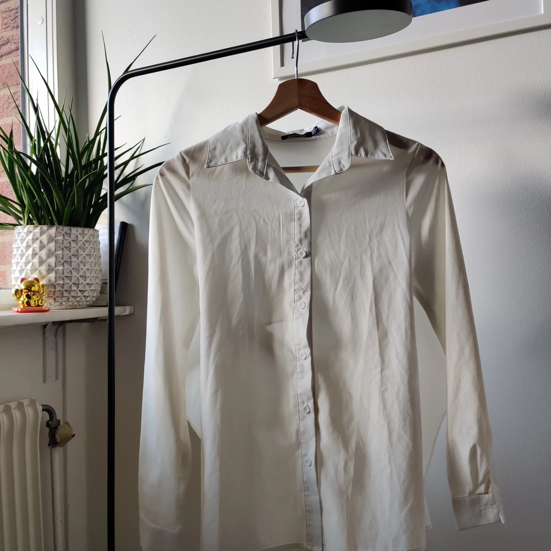 Vit skjorta med cool rygg - 90