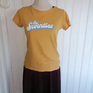 Snygg t-shirt från Jacqueline de yong som inte kommer till användning längre eftersom den är för liten:(. Nypris: 300.pris kan diskuteras! 