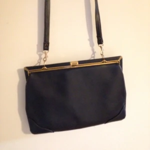  - Jätte fin vintage väska i marinblå. 