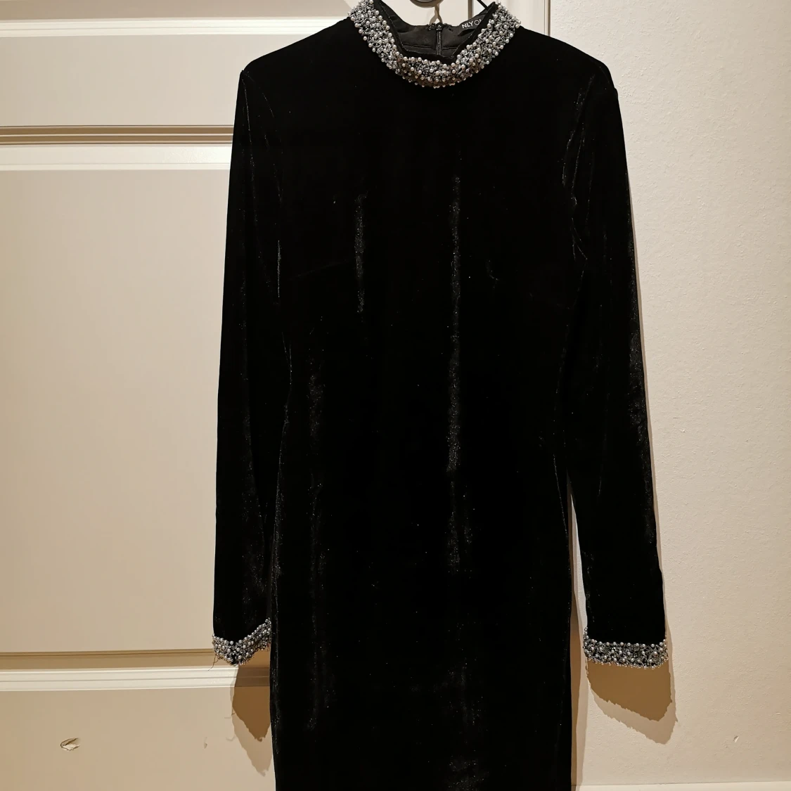 NLY ONE partyklänning