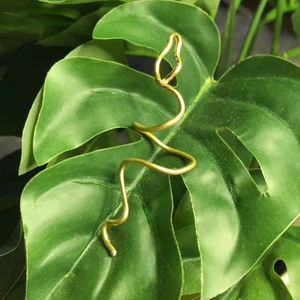 Orm ring🐍  - finns i alla färger och storlekar💕 meddela om intresse. Ringen är justerbar så passar på alla fingrar💕🦭