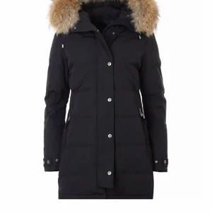 Hollies subway storlek 34 - Använd 1 vinter, säljer pga har köpt en ny jacka. Köparen står för frakt. Vill få den såld så snabbt som möjligt så kan gå ner i pris vid snabbköp