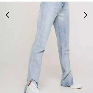 Jeans med slits - helt nya jeans med slits, skitsnygg passform! Normal i storlek, 38 🦋💞