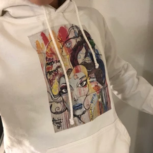 The Cool Elephant Hoodie - Säljer min The cool elephant Hoodie för 200kr. Köpt för 600. Stl är XS! Bra skick! säljer då det inte är min stil längre💕