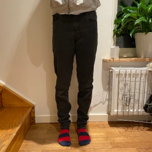 Cubus gråsvarta jeans storlek 25  - Fina svartgråa pris 100kr (exklusive frakt) skriv om du är intresserad!! 
