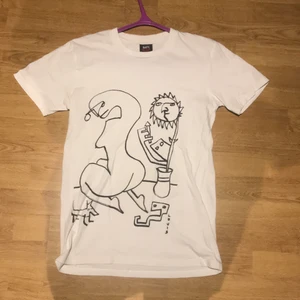 Sex Skateboards Tshirt - Tshirt från märket Sex Skateboards. Köparen står för frakten. Betalning sker på swish.