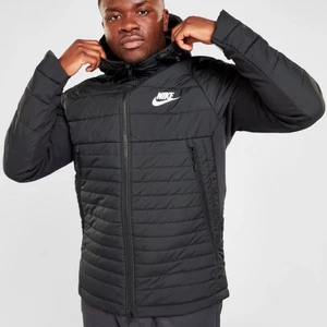 Nike hybrid jacka - Helt nya nike jackor aldrig använda kvitto medföljer jackan passar till alla års typer Strl M jackan är slut såld sista exemplaren 