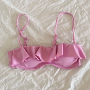  - 🎀🎀🎀 Oanvänd bikinitop köpt från Monkis hemsida 2016 i strl XS, säljer då den är för liten för mig. Ordinarie pris 180kr. Kan mötas upp i Stockholm eller skickas mot frakt! 👙👙👙