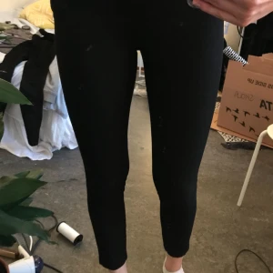  - Byxor från WERA Stockholm, otroligt skönt material. Knappt använda. Säljes på grund av att jag tycker att dom är för korta på mig som är 184 cm.  Nypris 599 kr. Kan mötas upp eller skickas. Frakt 60 kronor. 