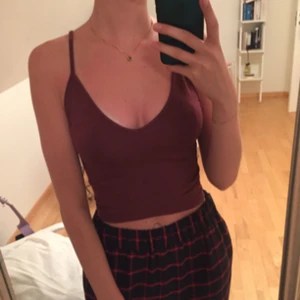  - Topp/magtröja från Brandy Melville. Superskön i bomull! FRI FRAKT