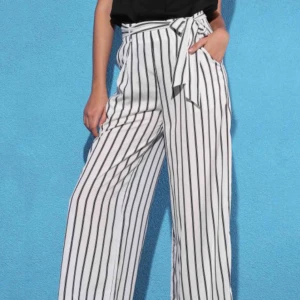  - Supersköna, tunna och silkiga byxor. Hög midja och vida ben. Säljes pga för små