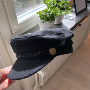  - Aldrig använd, från Gina Tricot!  100 kr