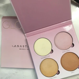  - Anastasia glow sweets kit. köpt för 595 kr (från kicks) testat 1 gång. Frakt: 35kr!