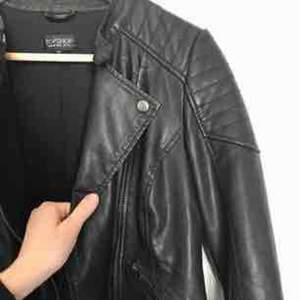 Faux leather jacket från Topshop. Använd men i mycket gott skick. Möts upp i Stockholm eller så står köparen för frakten🌸