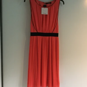  - Jättefin helt ny klänning från Vila. Storlek small. Lapparna kvar. Nypris 499kr.
