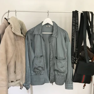  - Jacka från weekday  Nypris 599:- Skick 10/10  Storlek XS men mer en XS/S  