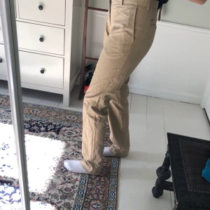 Chinos - Snygga chinos från Tommy hilfiger. Lagom längd för mig som är nästan 172 cm. Bra skick