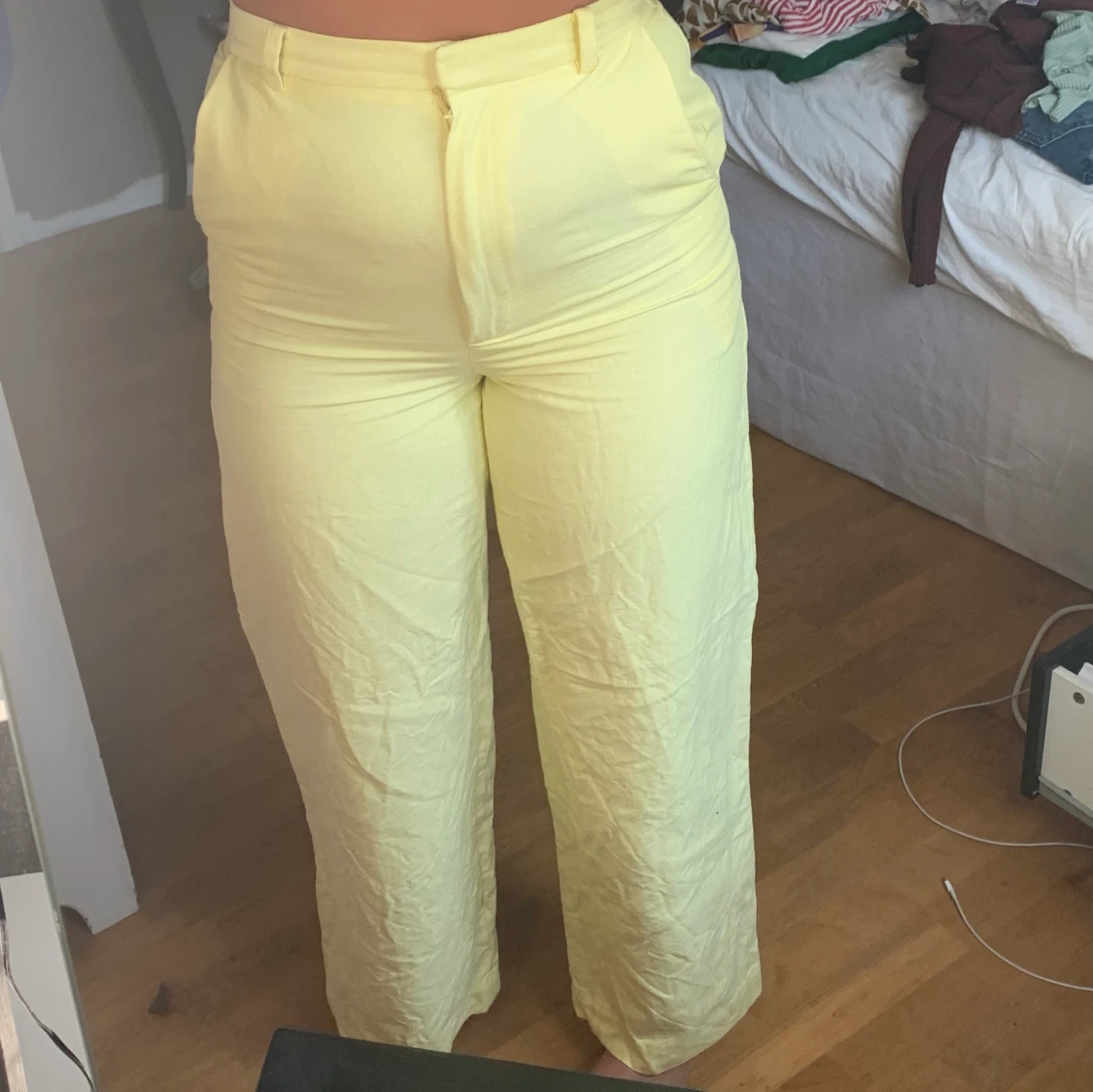 Gula tygbyxor från &other stories - 90